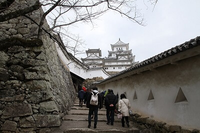 road to the main building of Himeji Castle