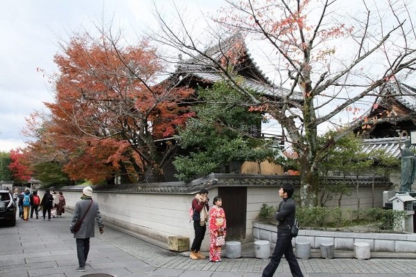 a beautiful scenery of Autumn in Kyoto