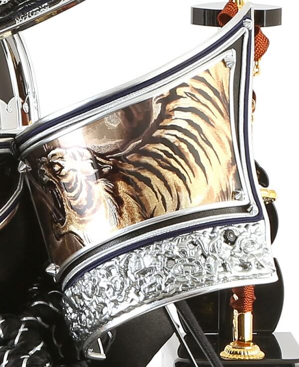 175-760-5 Samurai helmet for sale, Kenshin Uesugi - Kurama model, zooming up to Fukikaeshi tiger drawing