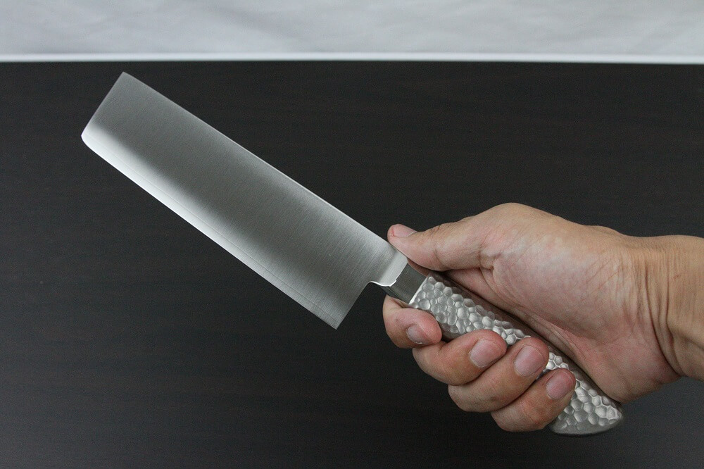 elemon_nakiri_08 Japanese Chef Knife, Elegance Monaka Series, Nakiri vegetable knife 170mm, grabbed by a man's hand
