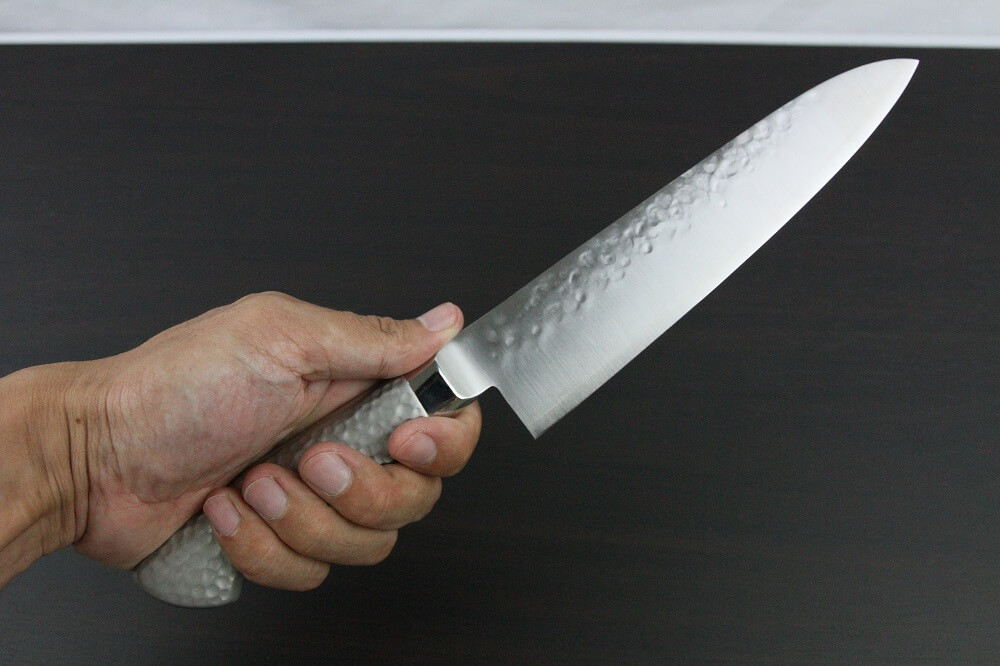 hamfin_gyuto180L_08 Japanese Chef Knife, Hammer Finish Series, Gyuto chef knife 180mm left-handed, grabbed by a man's hand