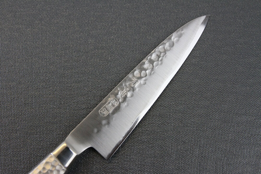 hamfin_petit120_02 Japanese Chef Knife, Hammer Finish Series, Petit knife 120mm, details of blade front side