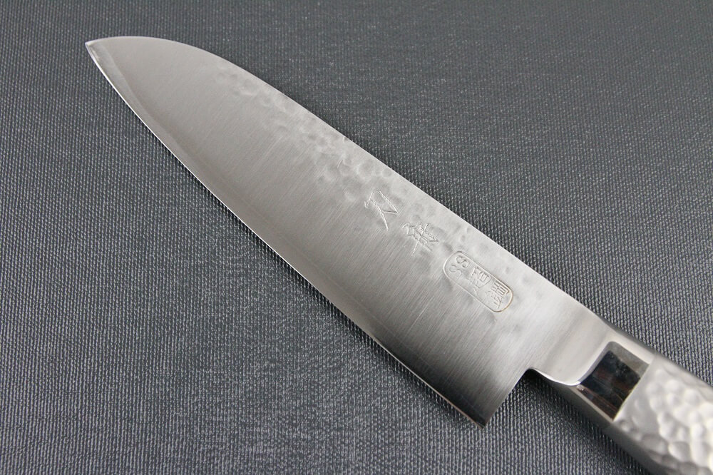 hamfin_santoku150L_02 Japanese Chef Knife, Hammer Finish Series, Santoku multi-purpose knife 150mm left-handed, details of blade front side