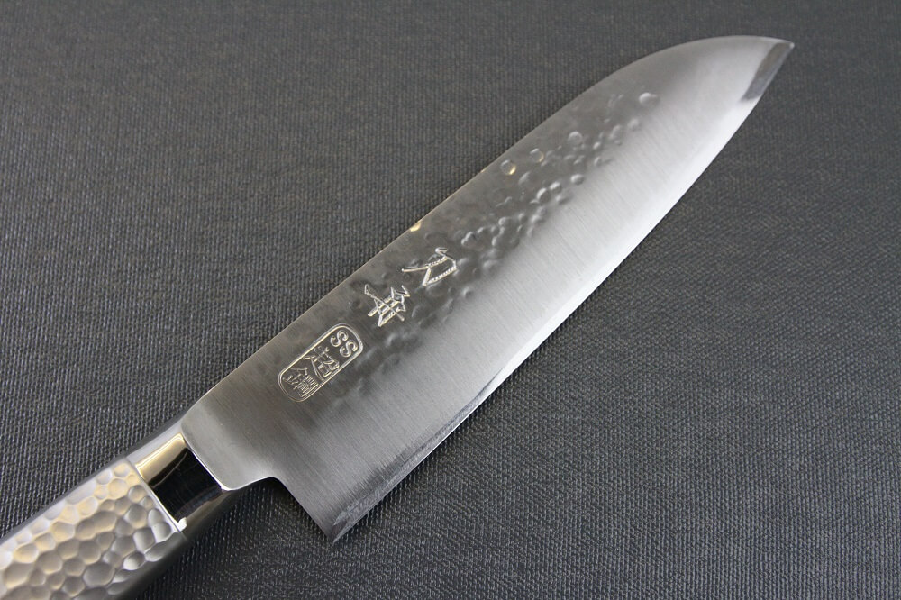 hamfin_santoku150_02 Japanese Chef Knife, Hammer Finish Series, Santoku multi-purpose 150mm, front blade details