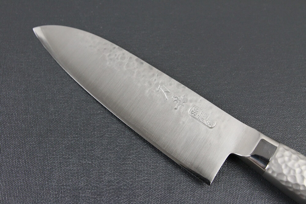 hamfin_santoku165L_02 Japanese Chef Knife, Hammer Finish Series, Santoku multi-purpose knife 165mm left-handed, details of blade front side