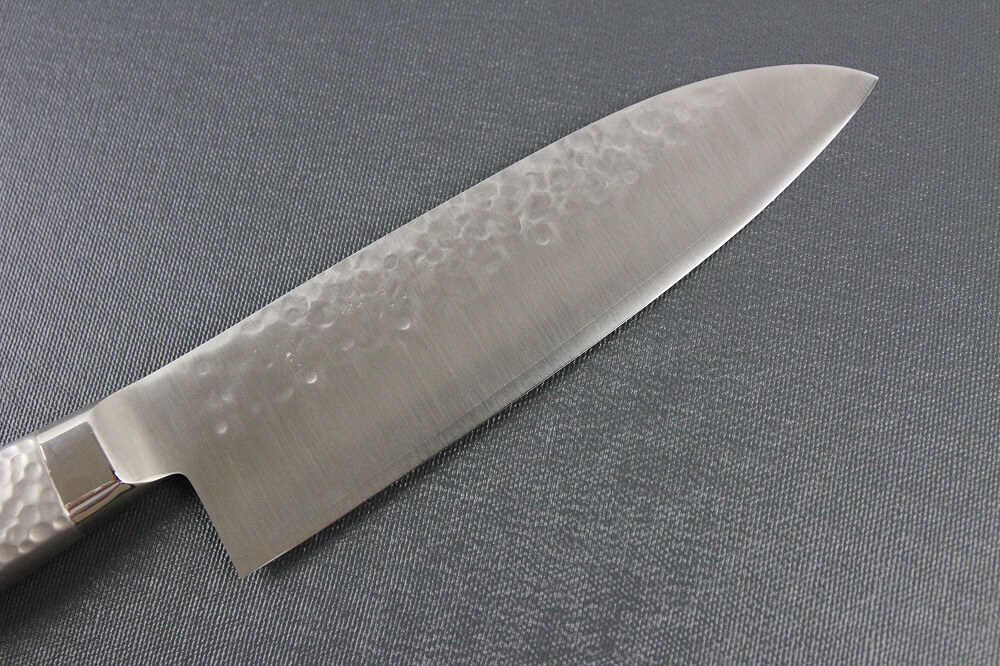 hamfin_santoku165L_04 Japanese Chef Knife, Hammer Finish Series, Santoku multi-purpose knife 165mm left-handed, details of blade backside