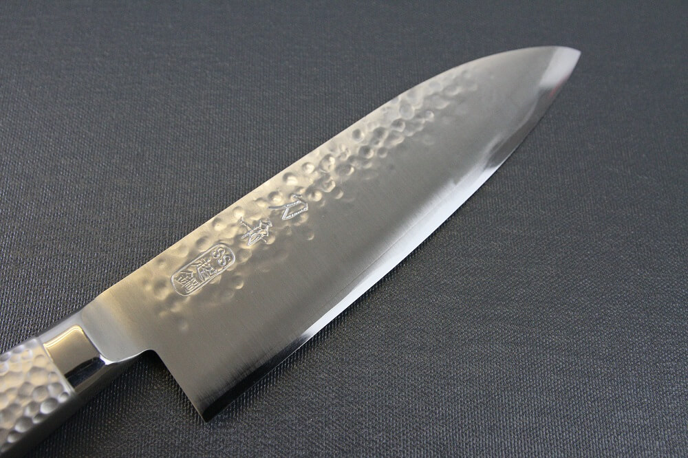 hamfin_santoku165_03 Japanese Chef Knife, Hammer Finish Series, Santoku multi-purpose 165mm, front view of blade