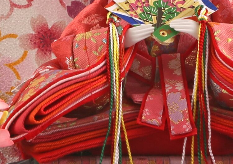 163-210_08 Hina dolls, a Japanese doll, gorgeous pair dolls set Ukibune, details of Kimono cloth of the empress doll
