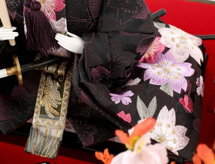 173-250_07 Hina dolls, a Japanese doll, gorgeous pair doll set Hagoromo Purple, details of Kimono cloth of the emperor doll