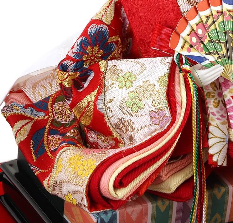 173-525_07 Hina dolls, a Japanese doll, gorgeous 5 dolls set Misaki, details of Kimono cloth of the empress doll