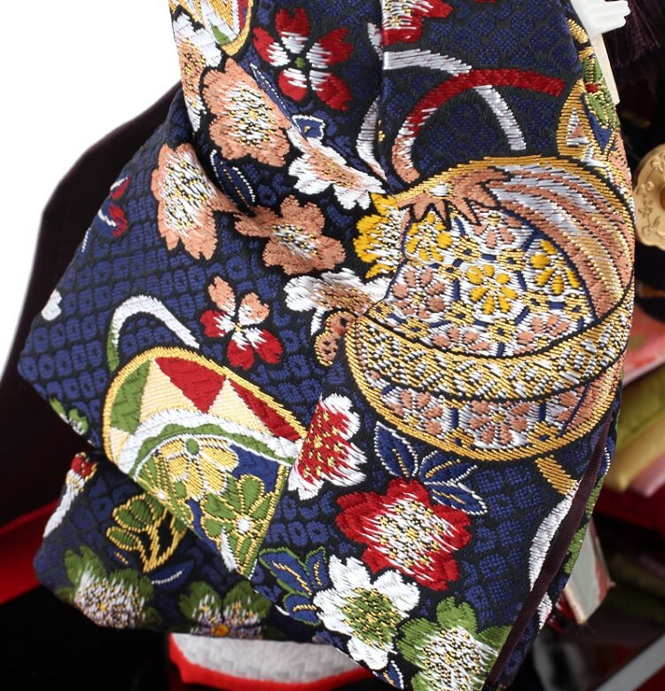 183-210_07 Hina dolls, a Japanese doll, stand-up pair doll set Mitsuki, details of Kimono cloth of the emperor