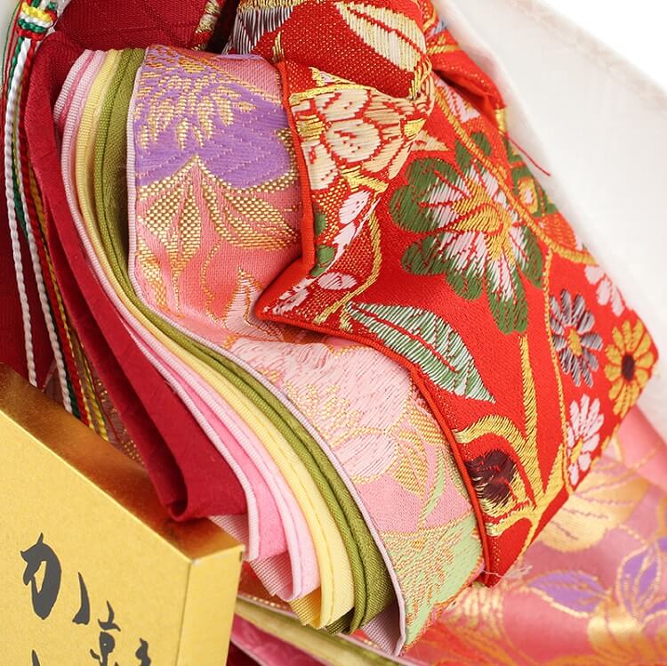 183-210_11 Hina dolls, a Japanese doll, stand-up pair doll set Mitsuki, details of Kimono cloth of the empress doll
