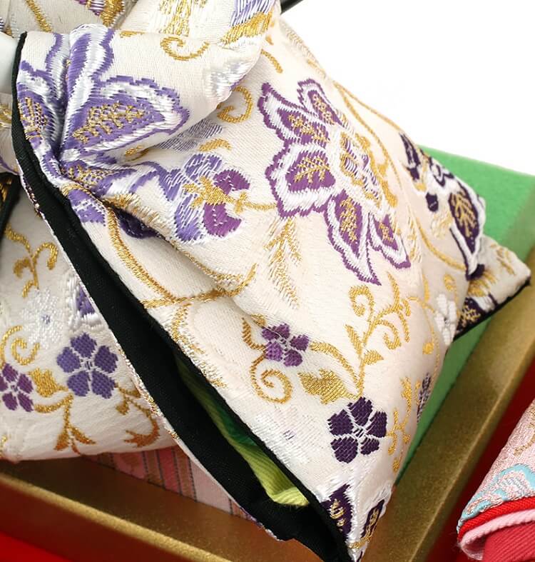 183-505_05 Hina dolls, a Japanese doll, gorgeous 5 dolls set Wakana, details of Kimono cloth of the emperor doll