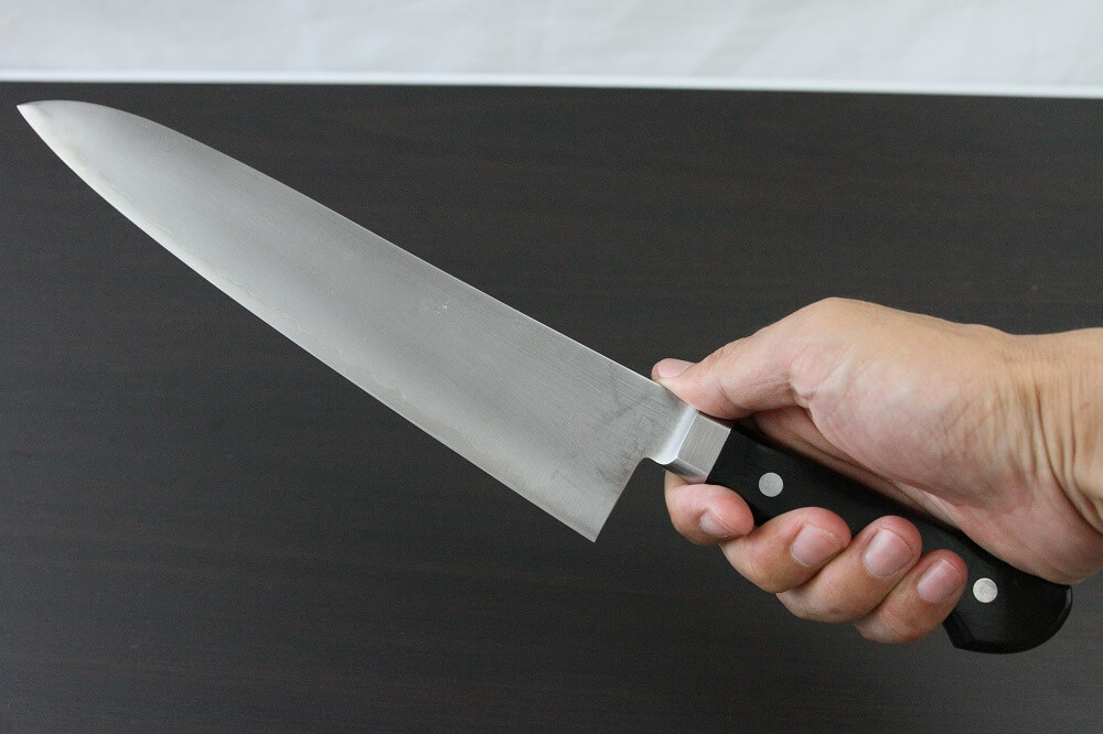 sblusteel_gyuto240_08 Japanese Chef Knife, Toshu super blue steel Aogami Super, Gyuto chef knife 240mm, grabbed by a man's hand