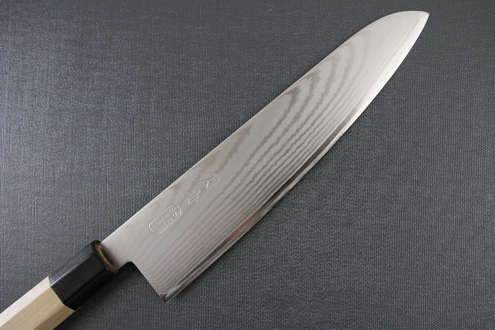 spsantoku_dam8_IMG_61_6248 Toshu Santoku multi-purpose Japanese chef's knife, octagonal wood handle, details of damascus blade front side