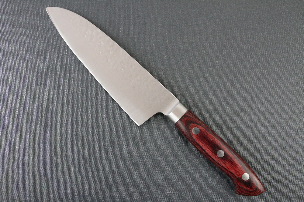 spsantoku_hamfin_red_IMG_6217 Toshu Santoku multi-purpose Japanese chef's knife, hammered finish blade and red handle, backside entire view