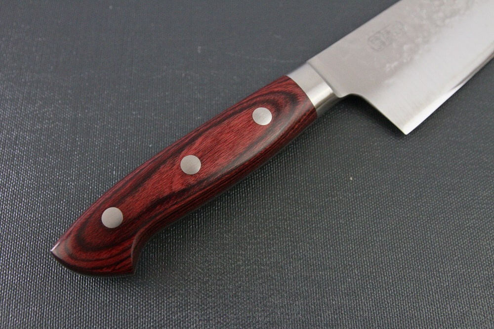 spsantoku_hamfin_red_IMG_6220 Toshu Santoku multi-purpose Japanese chef's knife, hammered finish blade and red handle, details of red wood handle