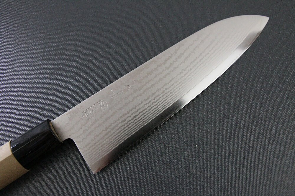 spsantoku_hou_IMG_6195 Toshu Santoku multi-purpose Japanese chef's knife, damascus blade and traditional wood handle, details of blade front side